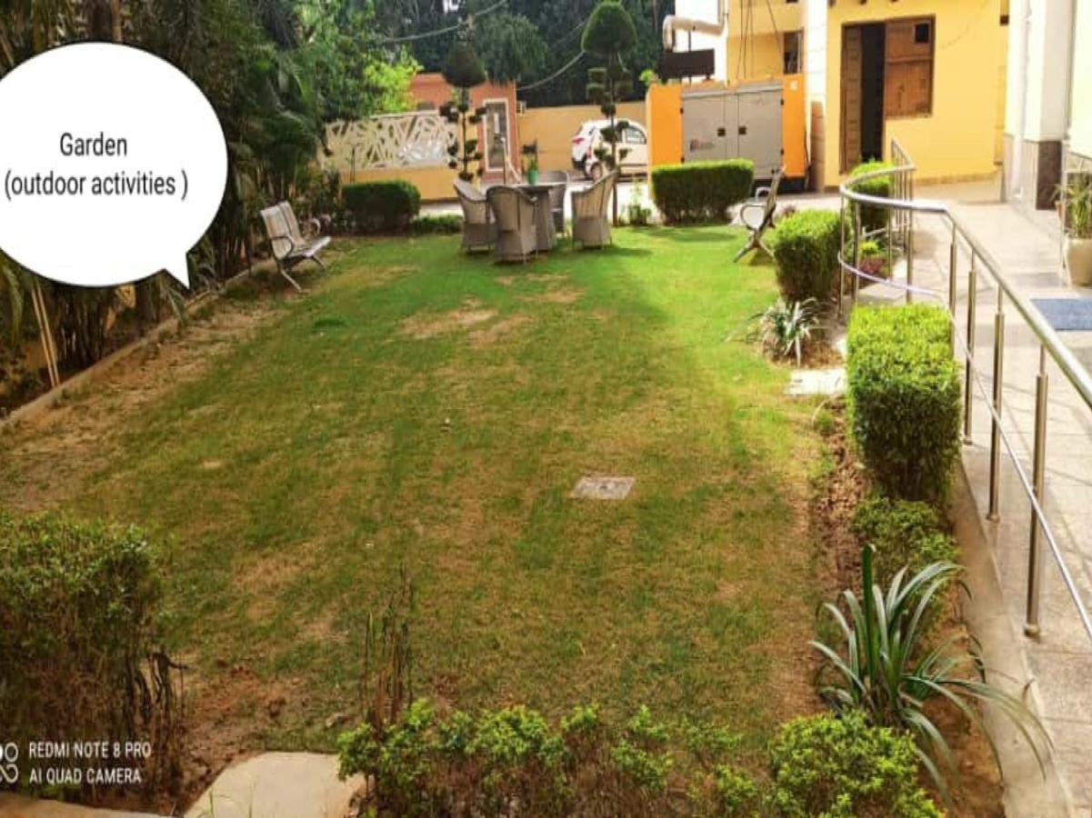 Oyo 74401 Aster Garden Suites Delhi  Extérieur photo
