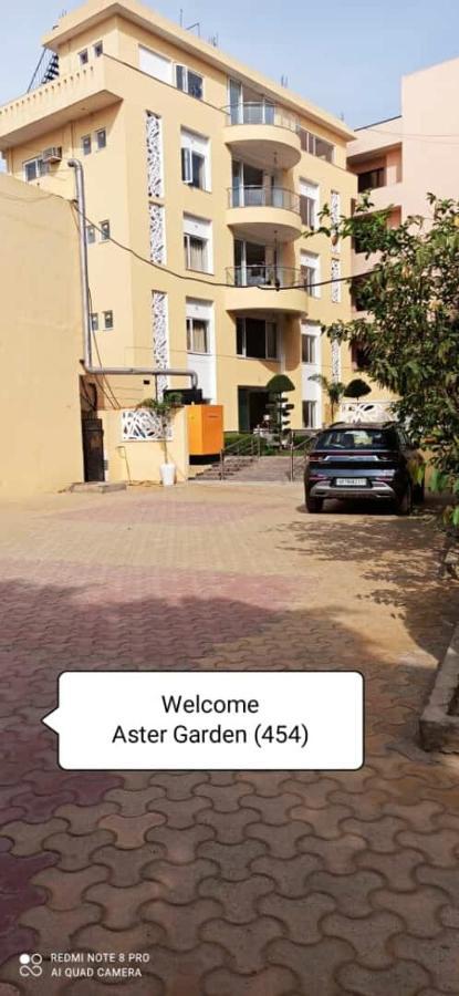 Oyo 74401 Aster Garden Suites Delhi  Extérieur photo