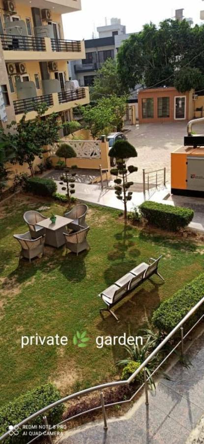 Oyo 74401 Aster Garden Suites Delhi  Extérieur photo
