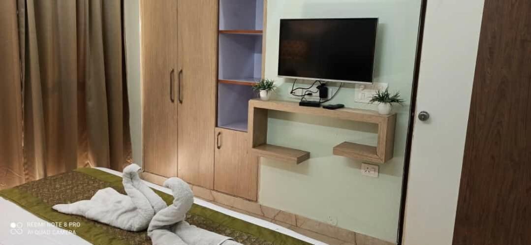 Oyo 74401 Aster Garden Suites Delhi  Extérieur photo