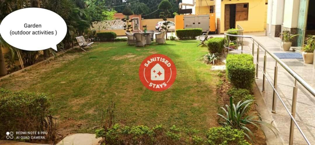 Oyo 74401 Aster Garden Suites Delhi  Extérieur photo
